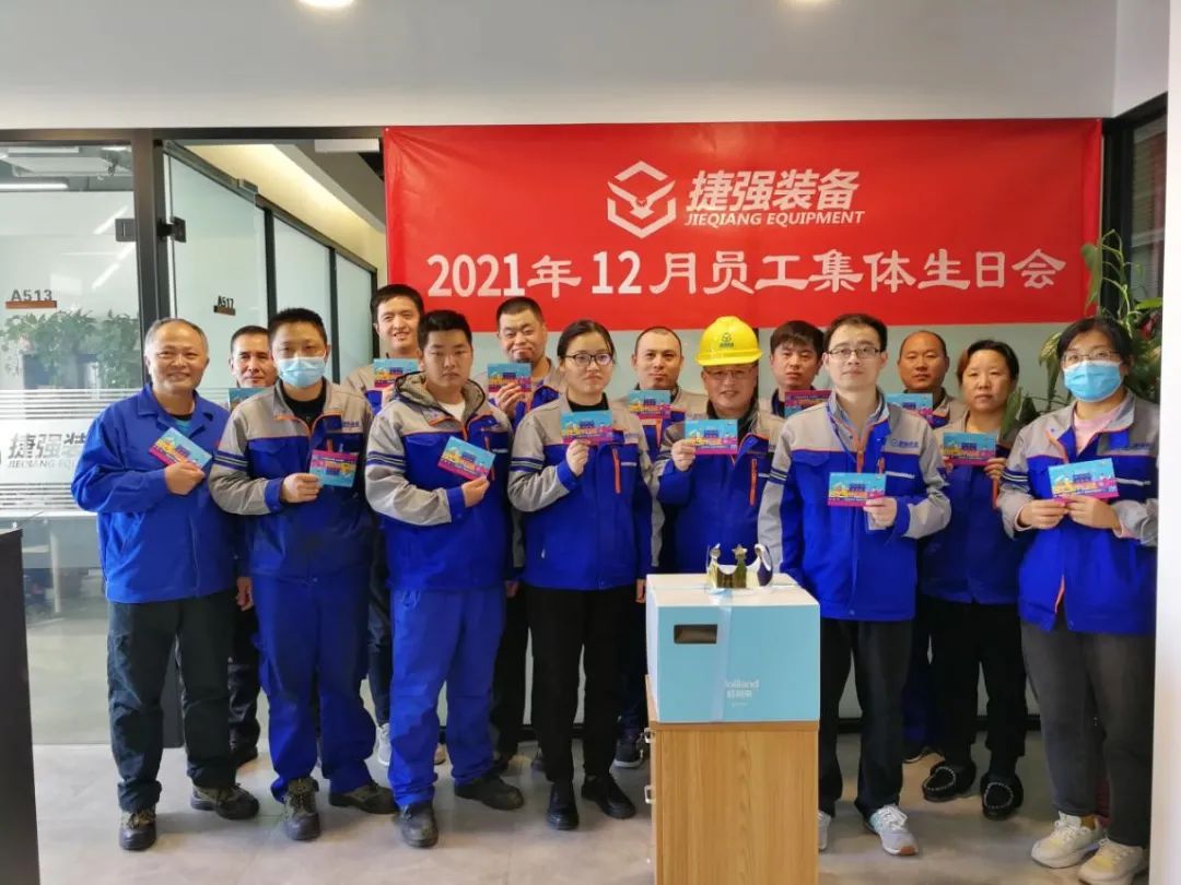 集体生日送祝福，浓浓深情暖人心