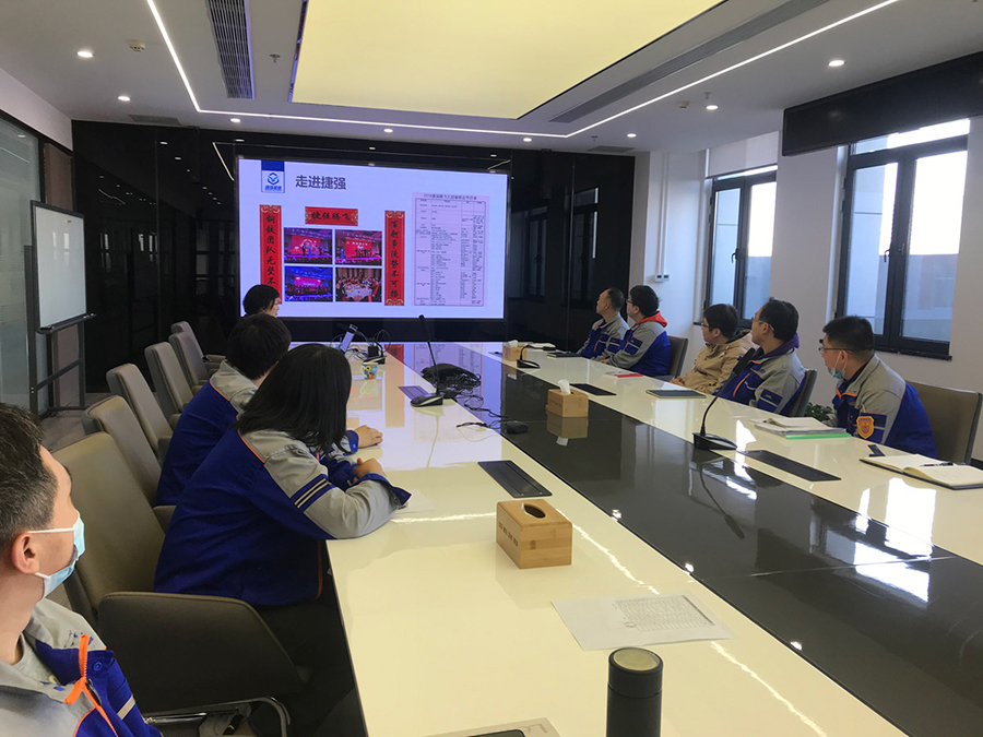 人力资源部组织新员工入职培训《Welcome party》